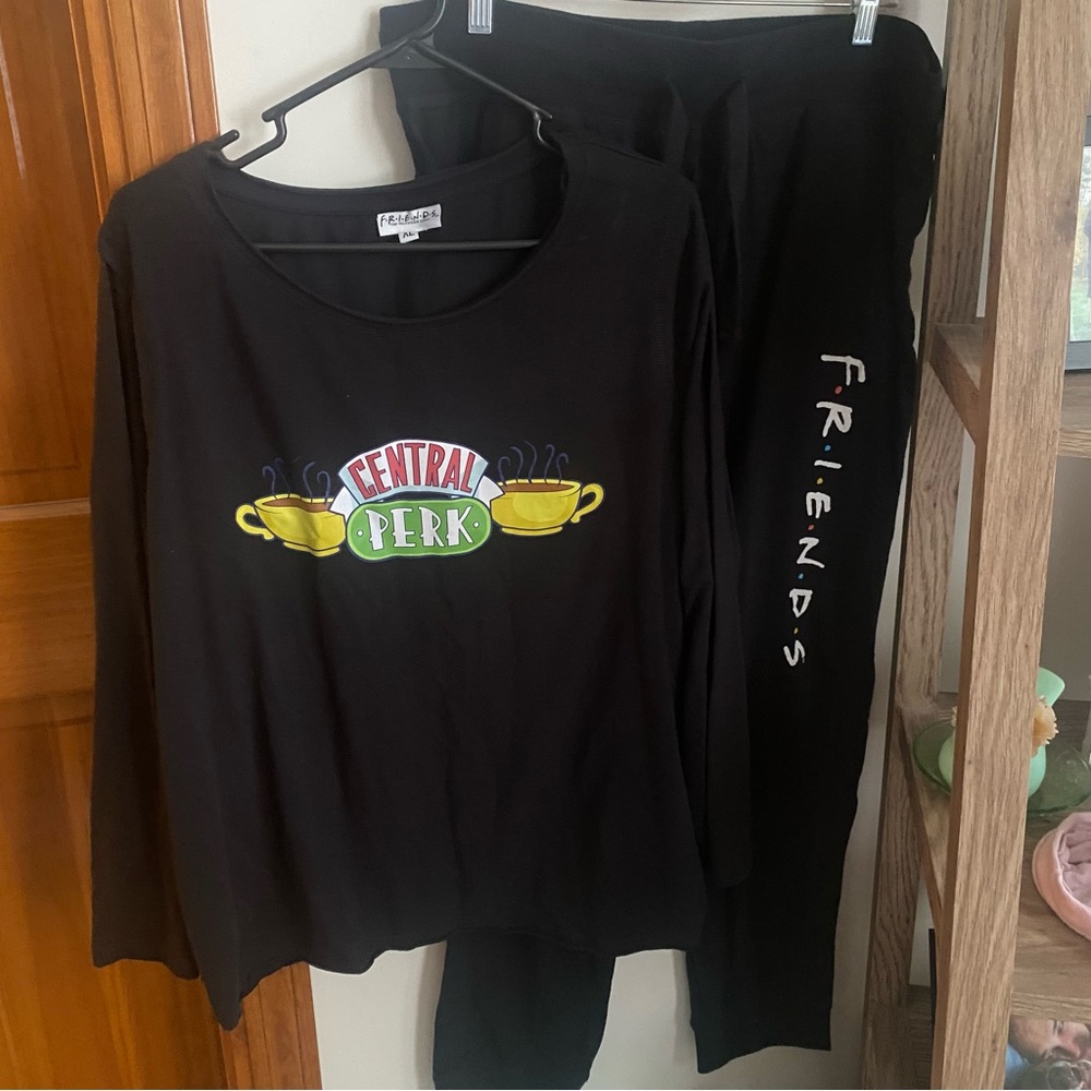 FRIENDS pajama set